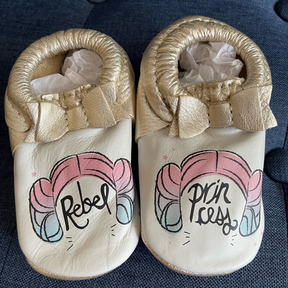 Freshly Picked “Rebel Princess” Star Wars Princess Leia Bow Moccasin NIB Size 6